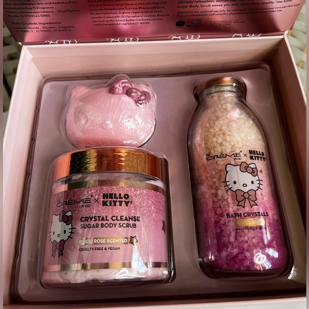 The Crème Shop Bath & Body x Hello Kitty Lovely Luxury Spa Set- Coco Rose - Picture 4 of 4